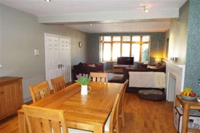  Image of 4 Bedroom Semi-Detached to rent at London, NW7 2NB