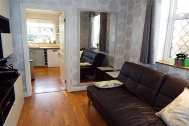  Image of 4 Bedroom Semi-Detached to rent at London, NW7 2NB