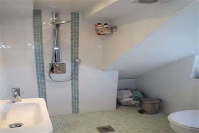  Image of 4 Bedroom Semi-Detached to rent at London, NW7 2NB