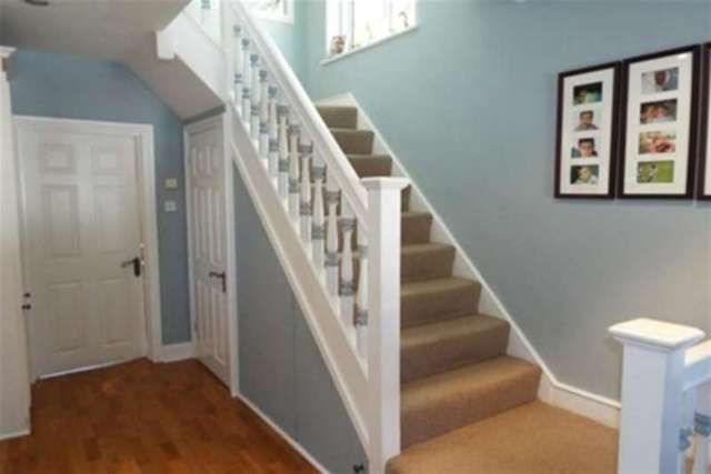  Image of 4 Bedroom Semi-Detached to rent at London, NW7 2NB