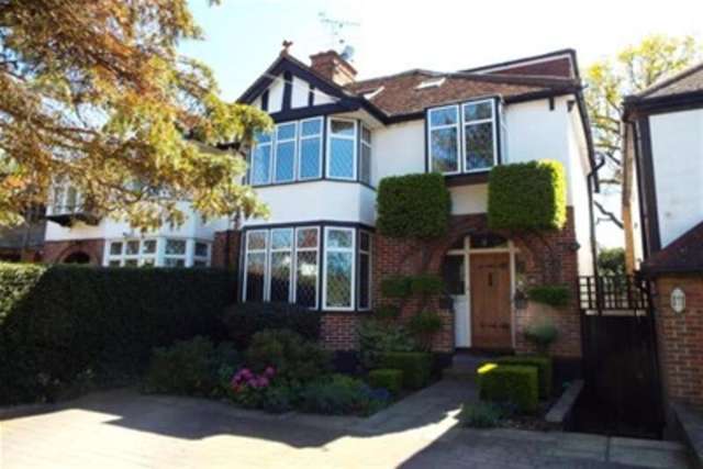  Image of 4 Bedroom Semi-Detached to rent at London, NW7 2NB