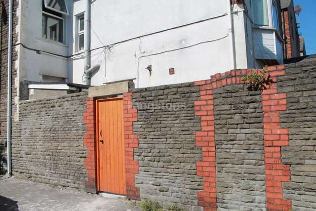  Image of 1 Bedroom Detached to rent at Corporation Road Grangetown Cardiff, CF11 7AN