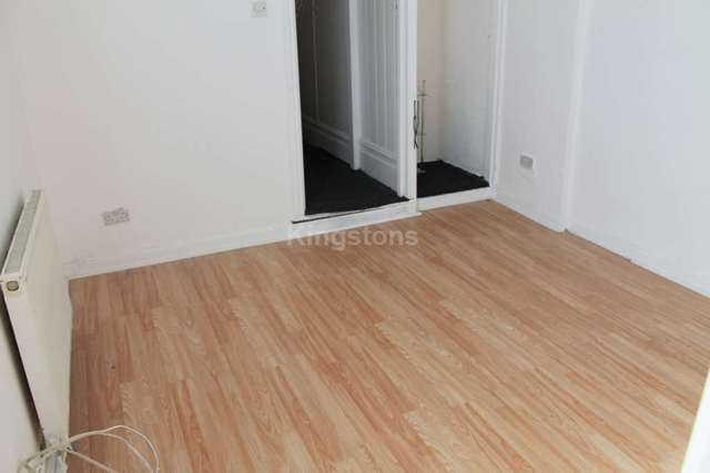  Image of 1 Bedroom Detached to rent at Corporation Road Grangetown Cardiff, CF11 7AN