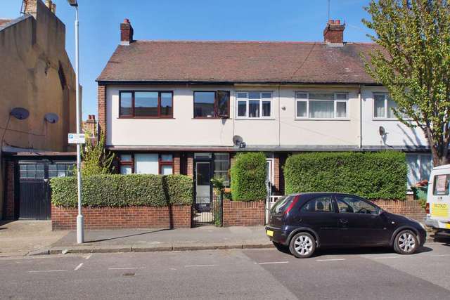  Image of 3 Bedroom Detached to rent at Corporation Street Stratford London, E15 3DY