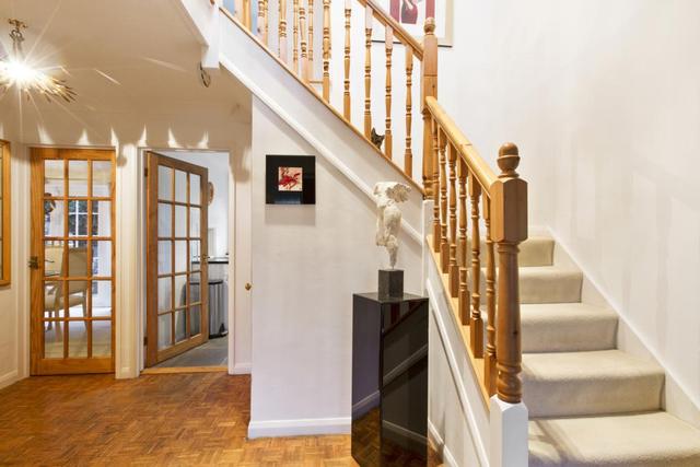  Image of 6 Bedroom Bungalow to rent at Claygate Esher Esher, KT10 0RF