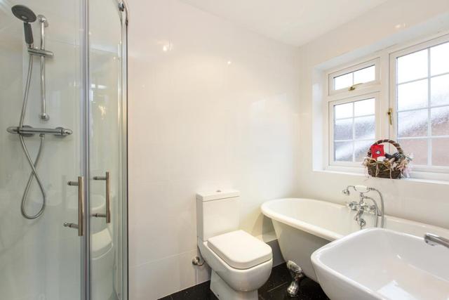  Image of 6 Bedroom Bungalow to rent at Claygate Esher Esher, KT10 0RF
