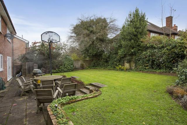  Image of 6 Bedroom Bungalow to rent at Claygate Esher Esher, KT10 0RF