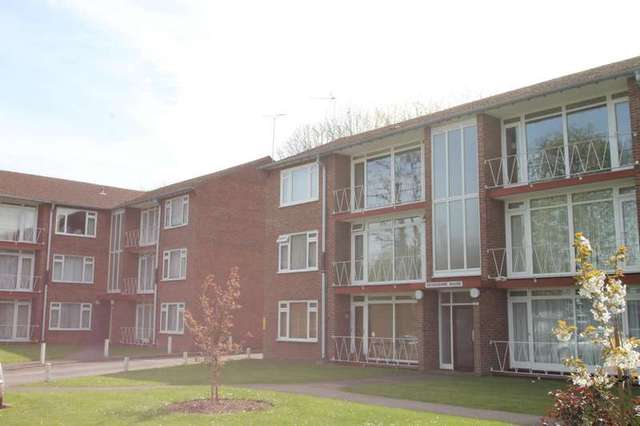  Image of 2 Bedroom Flat to rent at Devonshire Avenue  Sutton, SM2 5JJ