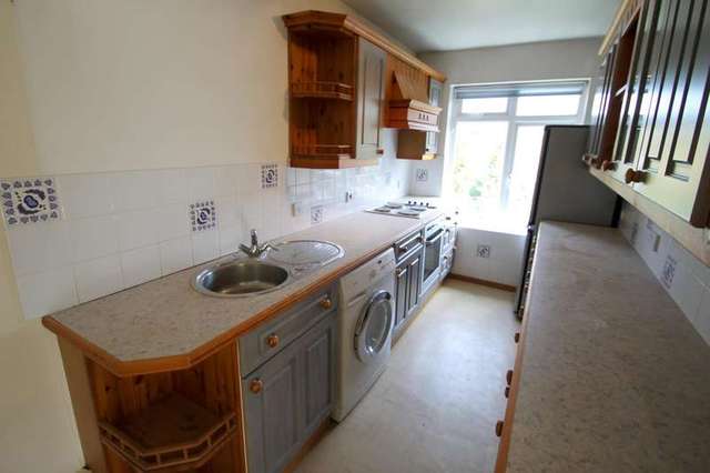  Image of 2 Bedroom Flat to rent at Devonshire Avenue  Sutton, SM2 5JJ