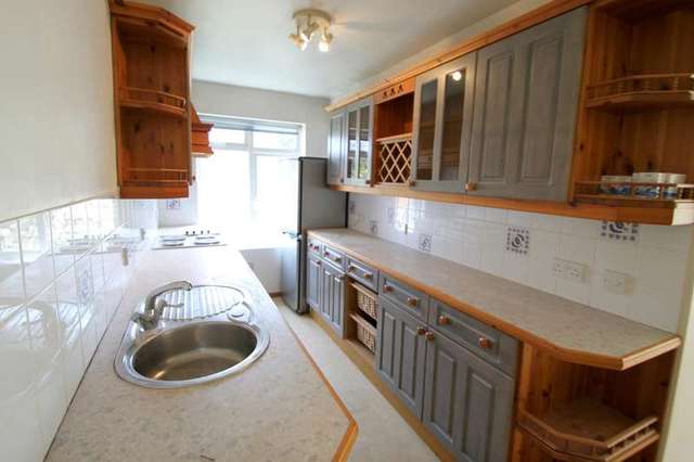  Image of 2 Bedroom Flat to rent at Devonshire Avenue  Sutton, SM2 5JJ