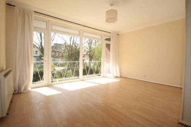  Image of 2 Bedroom Flat to rent at Devonshire Avenue  Sutton, SM2 5JJ