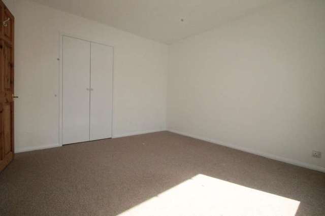  Image of 2 Bedroom Flat to rent at Devonshire Avenue  Sutton, SM2 5JJ