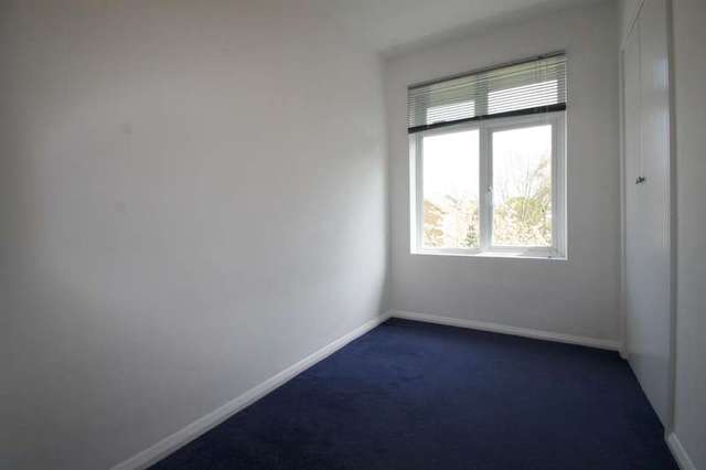  Image of 2 Bedroom Flat to rent at Devonshire Avenue  Sutton, SM2 5JJ