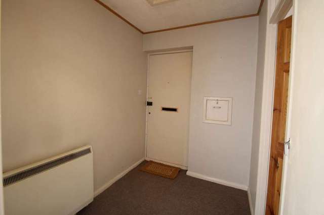  Image of 2 Bedroom Flat to rent at Devonshire Avenue  Sutton, SM2 5JJ