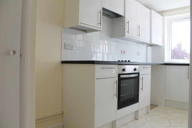  Image of 2 Bedroom Flat to rent at Worthing, BN11 5AY