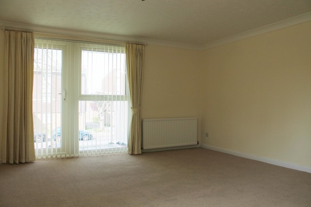  Image of 2 Bedroom Flat to rent at Worthing, BN11 5AY