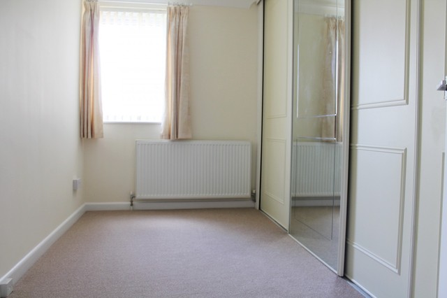  Image of 2 Bedroom Flat to rent at Worthing, BN11 5AY