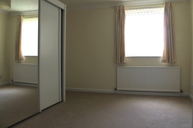  Image of 2 Bedroom Flat to rent at Worthing, BN11 5AY