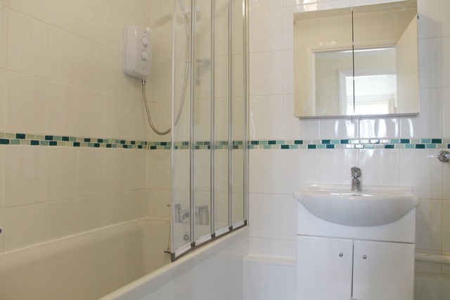  Image of 2 Bedroom Flat to rent at Worthing, BN11 5AY