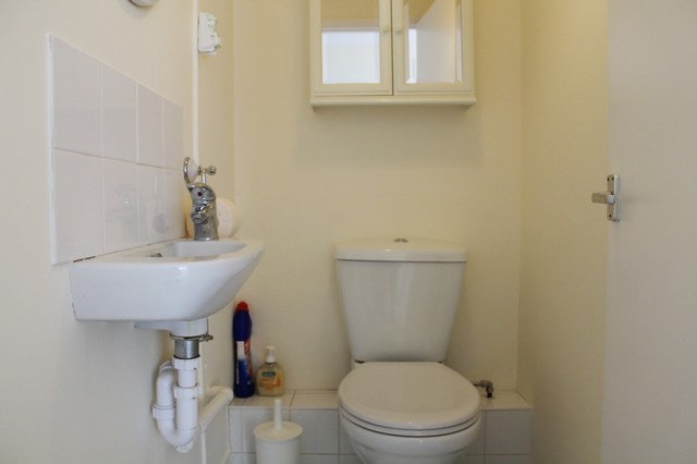  Image of 2 Bedroom Flat to rent at Worthing, BN11 5AY