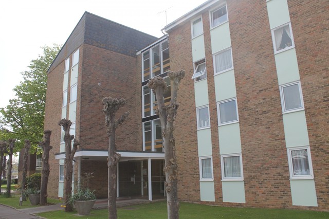  Image of 2 Bedroom Flat to rent at Worthing, BN11 5AY