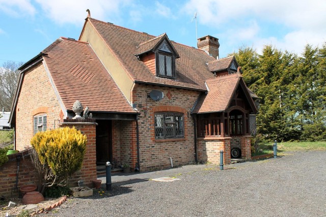  Image of 3 Bedroom Detached to rent at East Street Turners Hill Crawley, RH10 4PZ