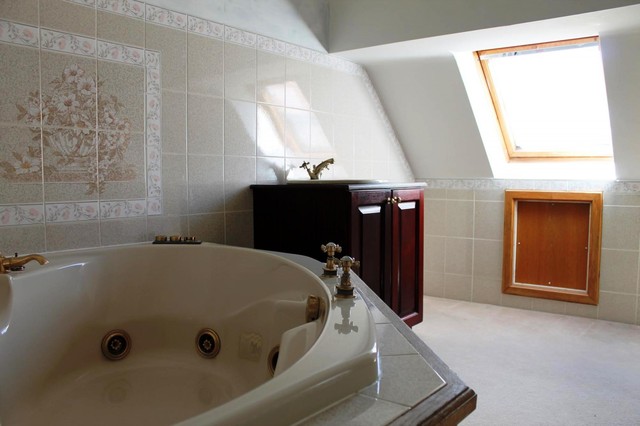  Image of 3 Bedroom Detached to rent at East Street Turners Hill Crawley, RH10 4PZ