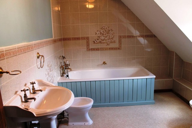  Image of 3 Bedroom Detached to rent at East Street Turners Hill Crawley, RH10 4PZ