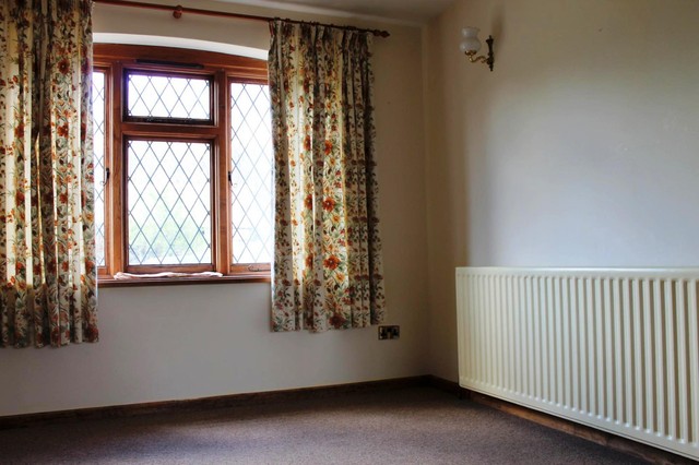  Image of 3 Bedroom Detached to rent at East Street Turners Hill Crawley, RH10 4PZ