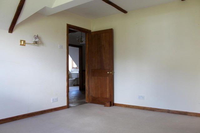  Image of 3 Bedroom Detached to rent at East Street Turners Hill Crawley, RH10 4PZ