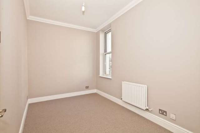  Image of 1 Bedroom Flat for sale at Chiswick, W4 1PP