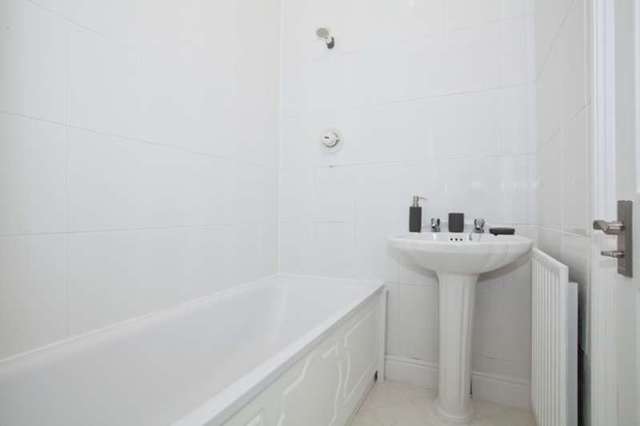  Image of 1 Bedroom Flat for sale at Chiswick, W4 1PP