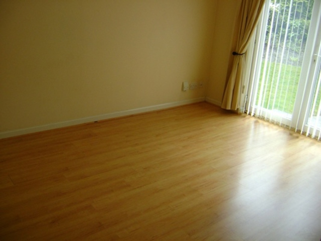  Image of 2 Bedroom Flat to rent at Paisley Renfrewshire Renfrewshire, PA3 4BQ