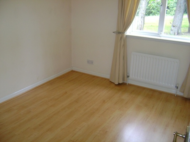  Image of 2 Bedroom Flat to rent at Paisley Renfrewshire Renfrewshire, PA3 4BQ