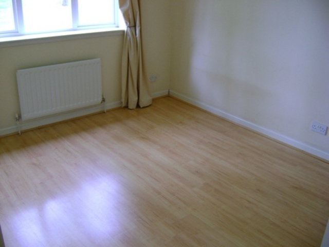  Image of 2 Bedroom Flat to rent at Paisley Renfrewshire Renfrewshire, PA3 4BQ