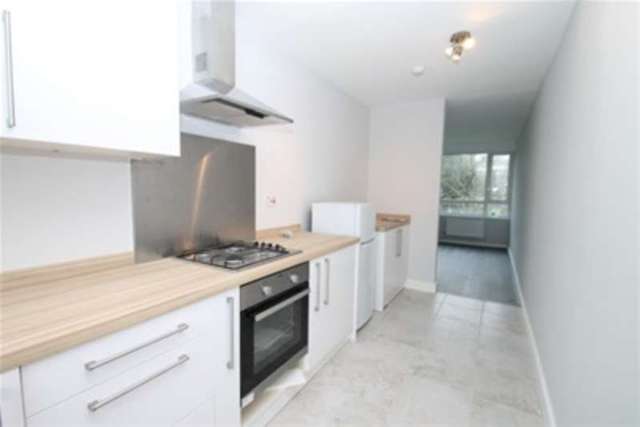  Image of 2 Bedroom Flat to rent at Bromley, BR2 9BW