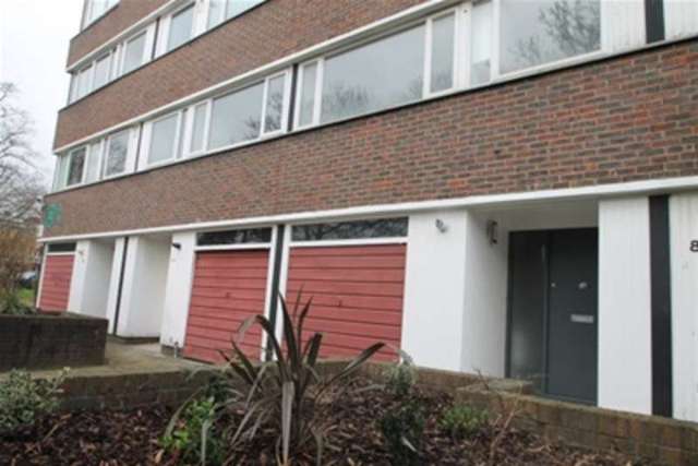  Image of 2 Bedroom Flat to rent at Bromley, BR2 9BW