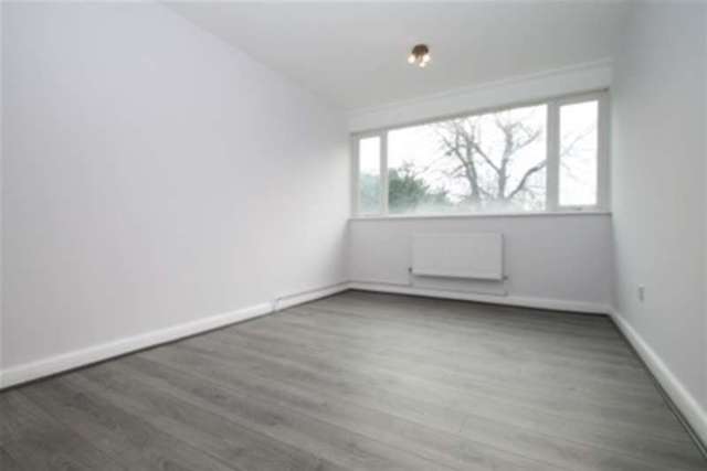  Image of 2 Bedroom Flat to rent at Bromley, BR2 9BW
