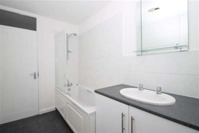  Image of 2 Bedroom Flat to rent at Bromley, BR2 9BW