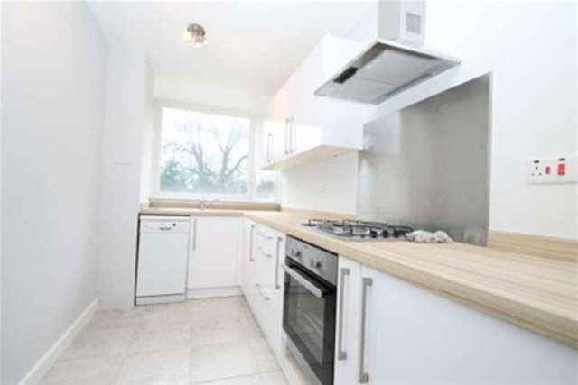  Image of 2 Bedroom Flat to rent at Bromley, BR2 9BW