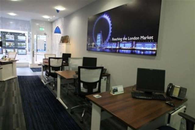  Image of 2 Bedroom Flat to rent at Bromley, BR2 9BW