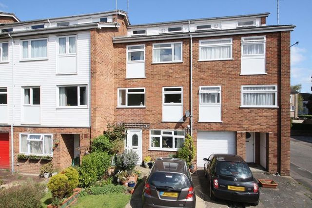  Image of 4 Bedroom Terraced for sale at Ford End  Woodford Green, IG8 0EG