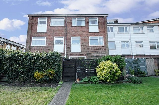  Image of 4 Bedroom Terraced for sale at Ford End  Woodford Green, IG8 0EG