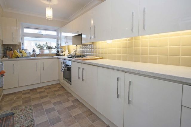  Image of 4 Bedroom Terraced for sale at Ford End  Woodford Green, IG8 0EG