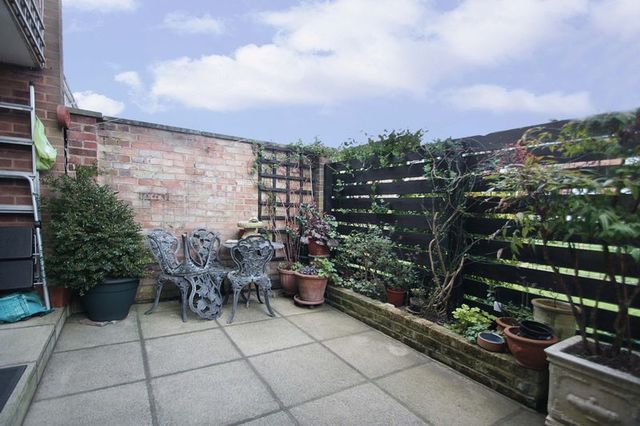  Image of 4 Bedroom Terraced for sale at Ford End  Woodford Green, IG8 0EG