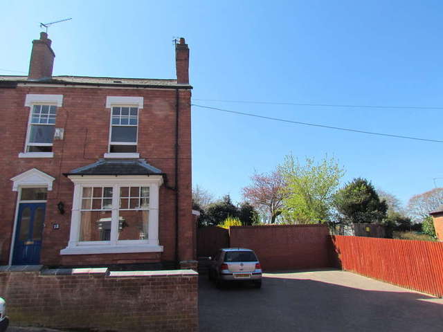  Image of 4 Bedroom Semi-Detached for sale at Worcester Worcestershire Worcester, WR5 1BT