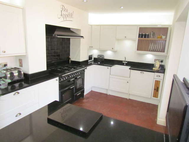  Image of 4 Bedroom Semi-Detached for sale at Worcester Worcestershire Worcester, WR5 1BT