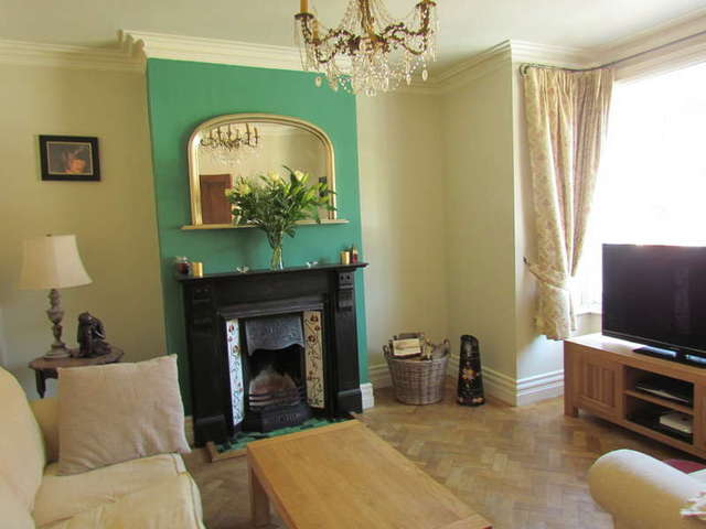  Image of 4 Bedroom Semi-Detached for sale at Worcester Worcestershire Worcester, WR5 1BT