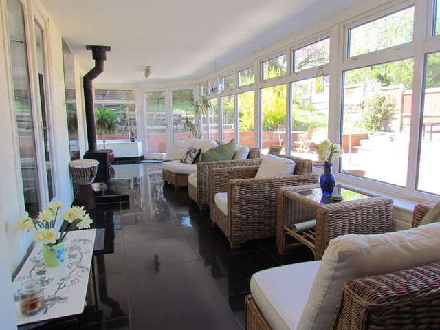  Image of 4 Bedroom Semi-Detached for sale at Worcester Worcestershire Worcester, WR5 1BT