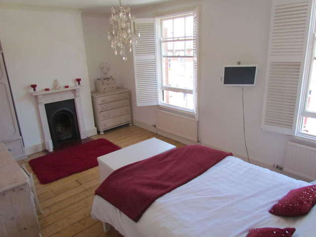  Image of 4 Bedroom Semi-Detached for sale at Worcester Worcestershire Worcester, WR5 1BT